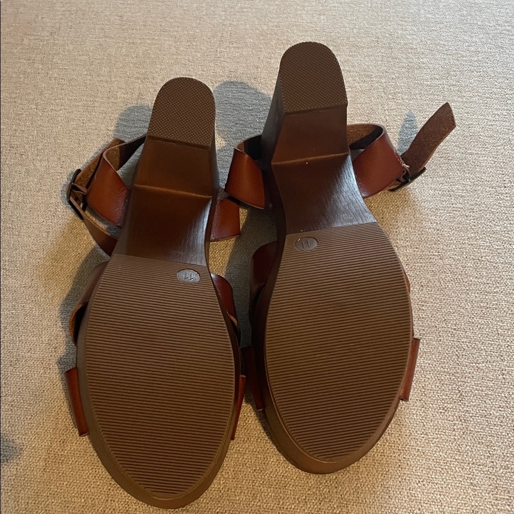 NWOT Universal Thread platform sandals - image 4
